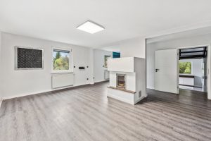 Immobilienangebot - Diespeck - Alle - Sofort bezugsfrei: 

Modernisiertes Zweifamilienhaus auf herrlich großem Grundstück in Diespeck