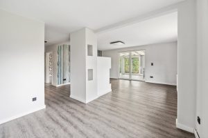 Immobilienangebot - Diespeck - Alle - Sofort bezugsfrei: 

Modernisiertes Zweifamilienhaus auf herrlich großem Grundstück in Diespeck