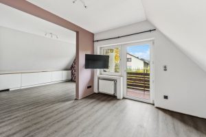 Immobilienangebot - Diespeck - Alle - Sofort bezugsfrei: 

Modernisiertes Zweifamilienhaus auf herrlich großem Grundstück in Diespeck
