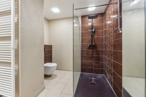 Immobilienangebot - Diespeck - Alle - Sofort bezugsfrei: 

Modernisiertes Zweifamilienhaus auf herrlich großem Grundstück in Diespeck