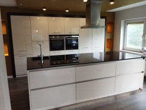 Immobilienangebot - Diespeck - Alle - Sofort bezugsfrei: 

Modernisiertes Zweifamilienhaus auf herrlich großem Grundstück in Diespeck