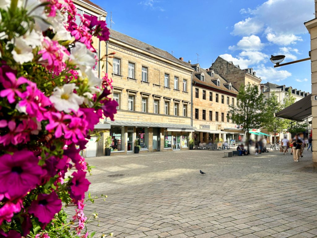 Immobilienangebot - Fürth - Alle - Stilvolles Wohn- und Geschäftshaus in der City von Fürth. 

Mit Komplettsanierung (auf Wunsch Wohnungen nicht saniert)
