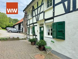 Immobilienangebot - Solingen / Gräfrath - Alle - Einzigartiges Zweifamilienhaus im Landschaftsschutzgebiet von Solingen Gräfrath mit Stall und Weideflächen