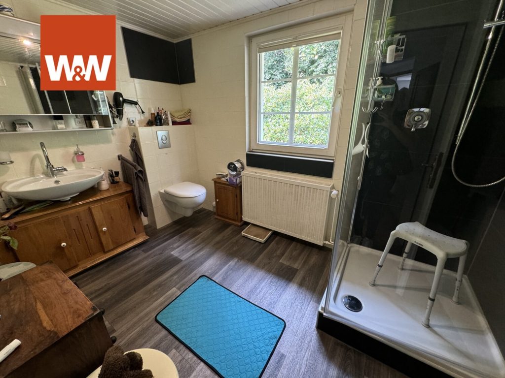 Immobilienangebot - Solingen / Gräfrath - Alle - Einzigartiges Zweifamilienhaus im Landschaftsschutzgebiet von Solingen Gräfrath mit Stall und Weideflächen