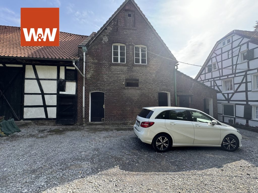 Immobilienangebot - Solingen / Gräfrath - Alle - Einzigartiges Zweifamilienhaus im Landschaftsschutzgebiet von Solingen Gräfrath mit Stall und Weideflächen