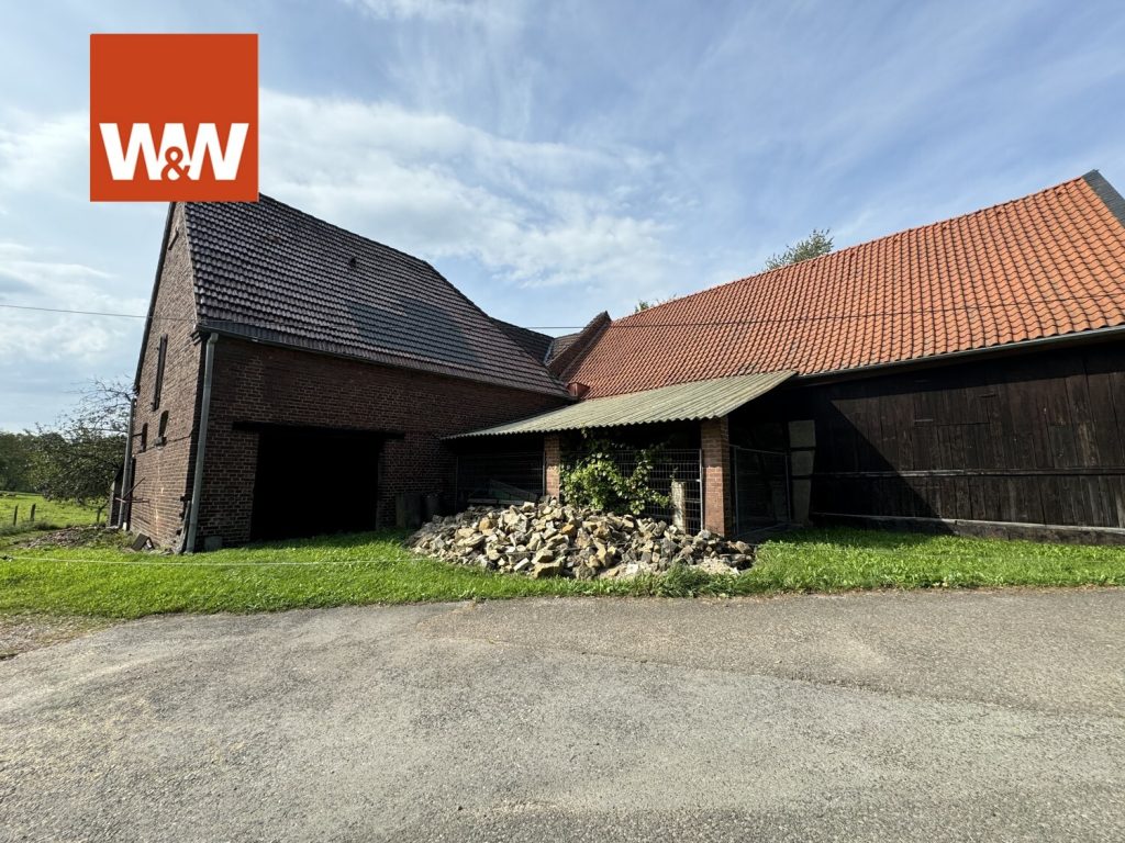 Immobilienangebot - Solingen / Gräfrath - Alle - Einzigartiges Zweifamilienhaus im Landschaftsschutzgebiet von Solingen Gräfrath mit Stall und Weideflächen