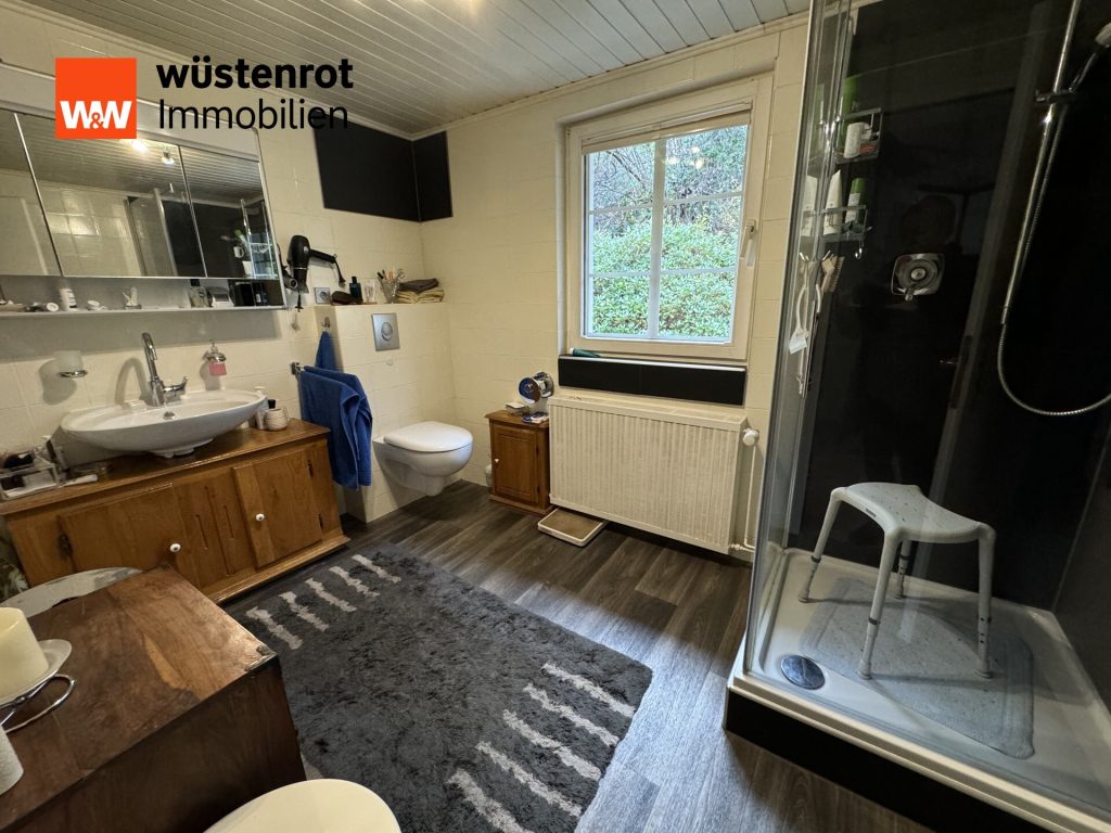 Immobilienangebot - Solingen / Gräfrath - Alle - Einzigartiges Zweifamilienhaus im Landschaftsschutzgebiet von Solingen Gräfrath mit Stall und Weideflächen