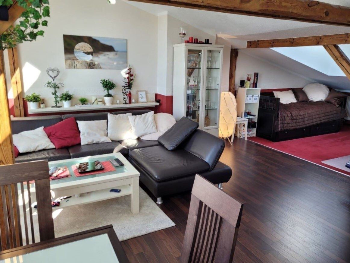Immobilienangebot - Kiel / Ravensberg - Alle - Stylische, gemütliche und energieeffiziente DG-Wohnung mit Lichtkuppeln und Fernwärme