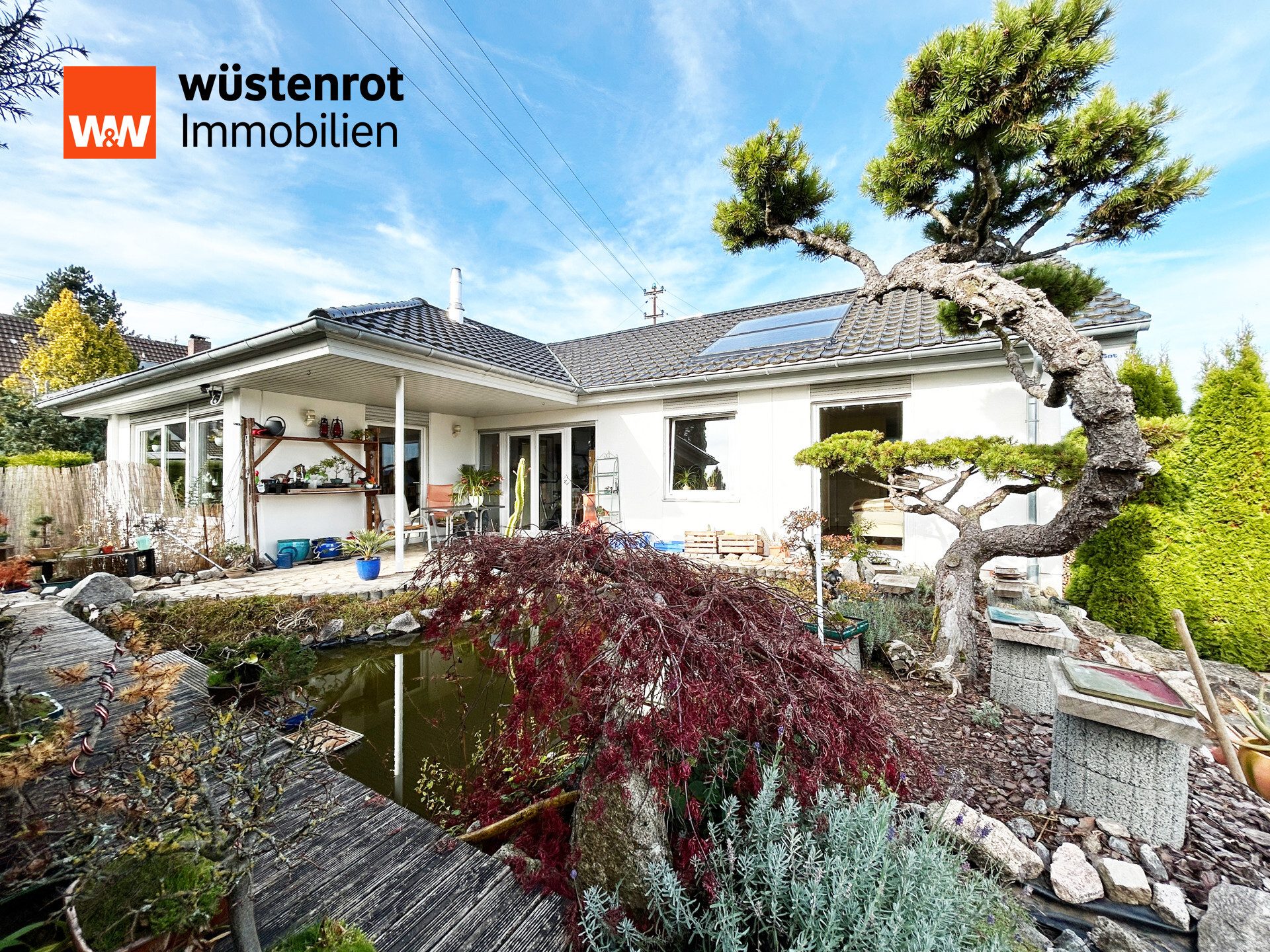 Immobilienangebot - Wurmlingen - Alle - Wohn-Glück auf einer Ebene im Bungalow.
5 sonnige Zimmer auf 111 m². Garten-Oase
mit Teich. Garagen.