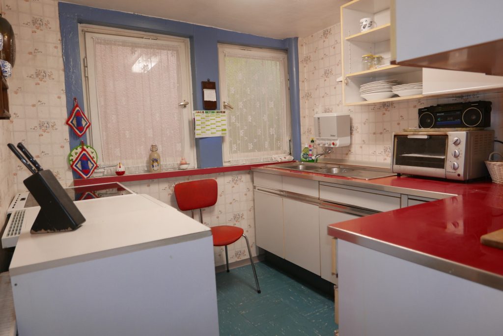 Immobilienangebot - Freudenstadt - Alle - Viel Platz auf kleinem Grundstück!
Einfamilienhaus im Zentrum von Freudenstadt in ruhiger Lage.