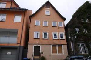 Immobilienangebot - Freudenstadt - Alle - Viel Platz auf kleinem Grundstück!
Einfamilienhaus im Zentrum von Freudenstadt in ruhiger Lage.