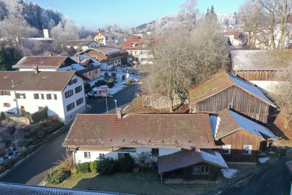 Immobilienangebot - Konzell / Gossersdorf - Alle - Denkmalgeschütztes Bauernhaus mit Scheune u.v.m in Konzell (OT Gossersdorf)