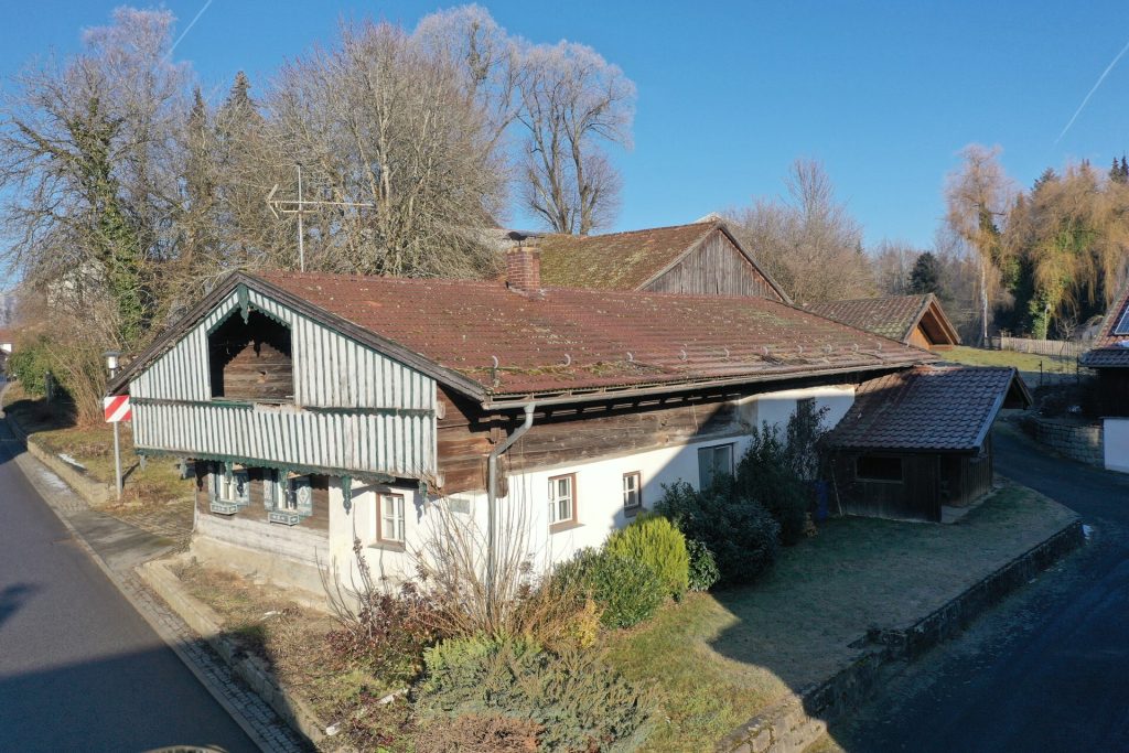 Immobilienangebot - Konzell / Gossersdorf - Alle - Denkmalgeschütztes Bauernhaus mit Scheune u.v.m in Konzell (OT Gossersdorf)