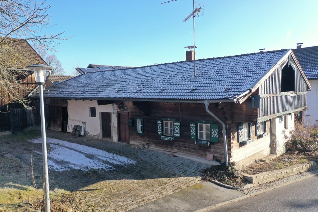 Immobilienangebot - Konzell / Gossersdorf - Alle - Denkmalgeschütztes Bauernhaus mit Scheune u.v.m in Konzell (OT Gossersdorf)