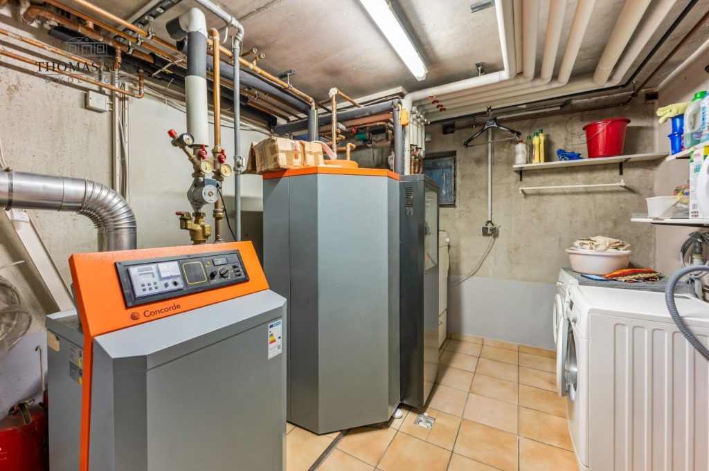 Immobilienangebot - Neckarsulm / Amorbach - Alle - GEPFLEGTE 5 ZIMMER MAISONETTE WOHNUNG IM 1. OG/DG EINER ZWEIFAMILIEN-DOPPELHAUSHÄLFTE - SOFORT FREI