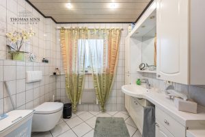 Immobilienangebot - Neckarsulm / Amorbach - Alle - GEPFLEGTE 5 ZIMMER MAISONETTE WOHNUNG IM 1. OG/DG EINER ZWEIFAMILIEN-DOPPELHAUSHÄLFTE - SOFORT FREI