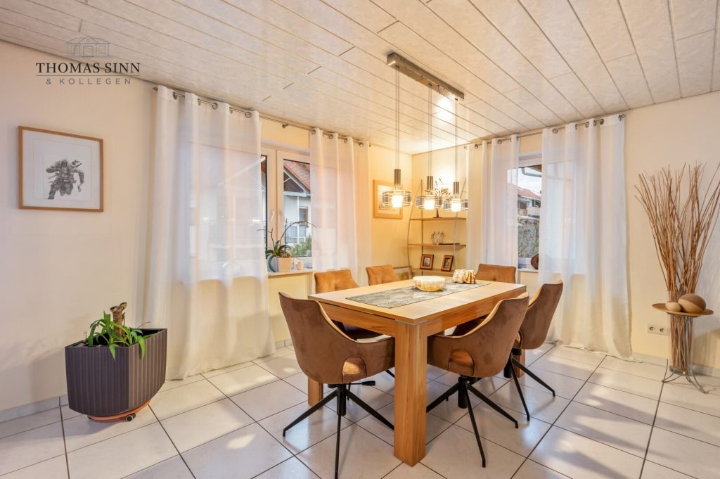 Immobilienangebot - Neckarsulm / Amorbach - Alle - GEPFLEGTE 5 ZIMMER MAISONETTE WOHNUNG IM 1. OG/DG EINER ZWEIFAMILIEN-DOPPELHAUSHÄLFTE - SOFORT FREI
