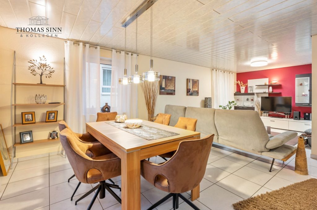 Immobilienangebot - Neckarsulm / Amorbach - Alle - GEPFLEGTE 5 ZIMMER MAISONETTE WOHNUNG IM 1. OG/DG EINER ZWEIFAMILIEN-DOPPELHAUSHÄLFTE - SOFORT FREI