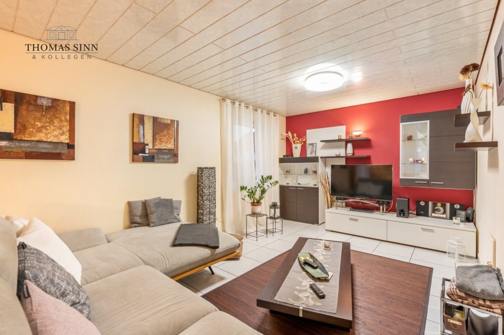 Immobilienangebot - Neckarsulm / Amorbach - Alle - GEPFLEGTE 5 ZIMMER MAISONETTE WOHNUNG IM 1. OG/DG EINER ZWEIFAMILIEN-DOPPELHAUSHÄLFTE - SOFORT FREI