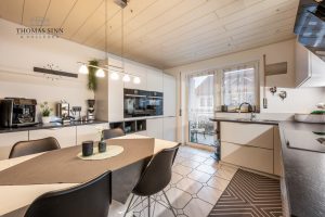 Immobilienangebot - Neckarsulm / Amorbach - Alle - GEPFLEGTE 5 ZIMMER MAISONETTE WOHNUNG IM 1. OG/DG EINER ZWEIFAMILIEN-DOPPELHAUSHÄLFTE - SOFORT FREI
