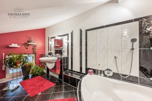 Immobilienangebot - Neckarsulm / Amorbach - Alle - GEPFLEGTE 5 ZIMMER MAISONETTE WOHNUNG IM 1. OG/DG EINER ZWEIFAMILIEN-DOPPELHAUSHÄLFTE - SOFORT FREI