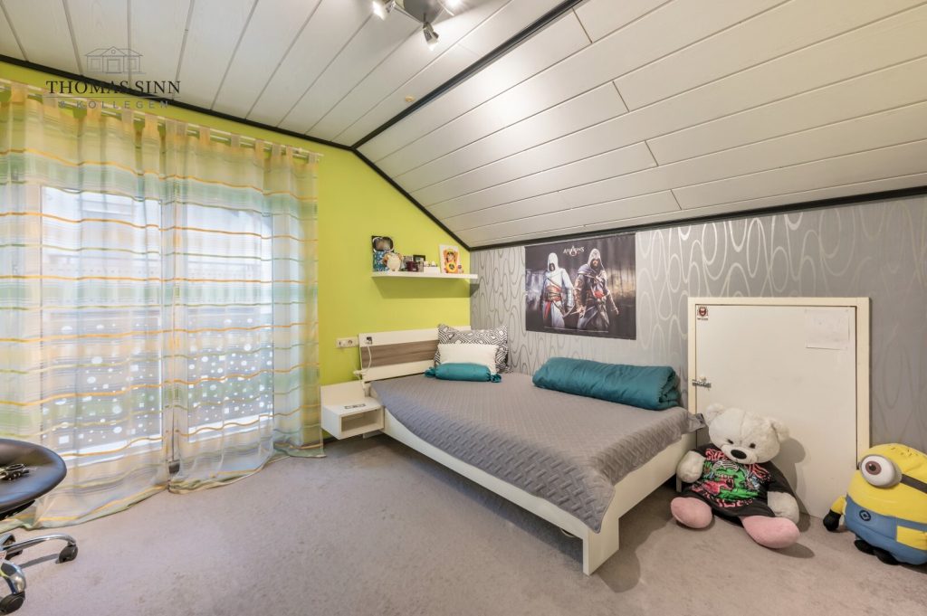 Immobilienangebot - Neckarsulm / Amorbach - Alle - GEPFLEGTE 5 ZIMMER MAISONETTE WOHNUNG IM 1. OG/DG EINER ZWEIFAMILIEN-DOPPELHAUSHÄLFTE - SOFORT FREI