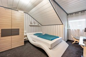Immobilienangebot - Neckarsulm / Amorbach - Alle - GEPFLEGTE 5 ZIMMER MAISONETTE WOHNUNG IM 1. OG/DG EINER ZWEIFAMILIEN-DOPPELHAUSHÄLFTE - SOFORT FREI
