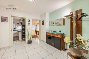 Immobilienangebot - Neckarsulm / Amorbach - Alle - GEPFLEGTE 5 ZIMMER MAISONETTE WOHNUNG IM 1. OG/DG EINER ZWEIFAMILIEN-DOPPELHAUSHÄLFTE - SOFORT FREI