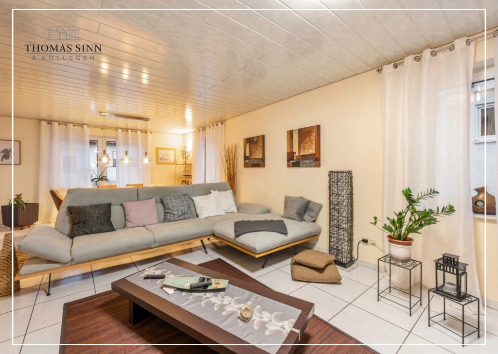 Immobilienangebot - Neckarsulm / Amorbach - Alle - GEPFLEGTE 5 ZIMMER MAISONETTE WOHNUNG IM 1. OG/DG EINER ZWEIFAMILIEN-DOPPELHAUSHÄLFTE - SOFORT FREI