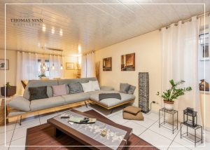 Immobilienangebot - Neckarsulm / Amorbach - Alle - GEPFLEGTE 5 ZIMMER MAISONETTE WOHNUNG IM 1. OG/DG EINER ZWEIFAMILIEN-DOPPELHAUSHÄLFTE - SOFORT FREI