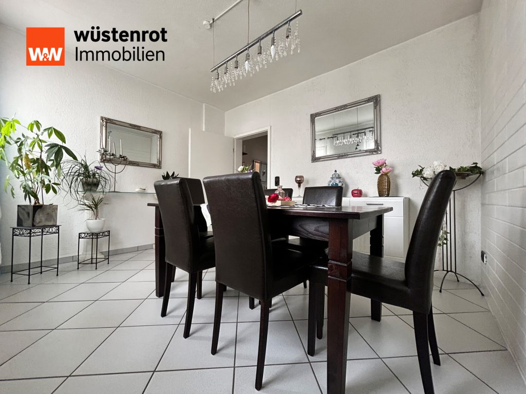 Immobilienangebot - Villingen-Schwenningen in Schwenningen - Alle - Miete war gestern - jetzt ins Eigenheim.
4 elegante Zimmer auf 83 m². Großzügig
wohnen auf 2 Ebenen.