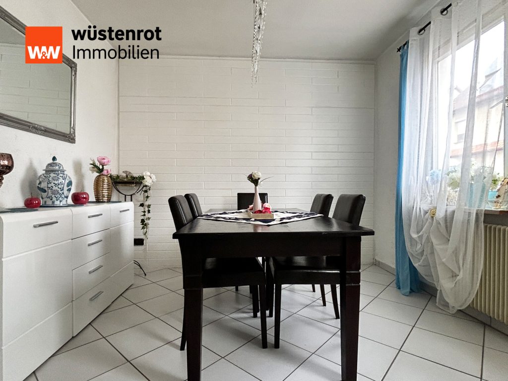 Immobilienangebot - Villingen-Schwenningen in Schwenningen - Alle - Miete war gestern - jetzt ins Eigenheim.
4 elegante Zimmer auf 83 m². Großzügig
wohnen auf 2 Ebenen.