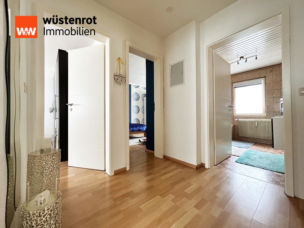 Immobilienangebot - Villingen-Schwenningen in Schwenningen - Alle - Miete war gestern - jetzt ins Eigenheim.
4 elegante Zimmer auf 83 m². Großzügig
wohnen auf 2 Ebenen.
