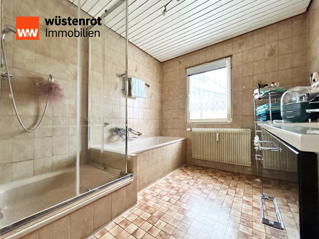Immobilienangebot - Villingen-Schwenningen in Schwenningen - Alle - Miete war gestern - jetzt ins Eigenheim.
4 elegante Zimmer auf 83 m². Großzügig
wohnen auf 2 Ebenen.