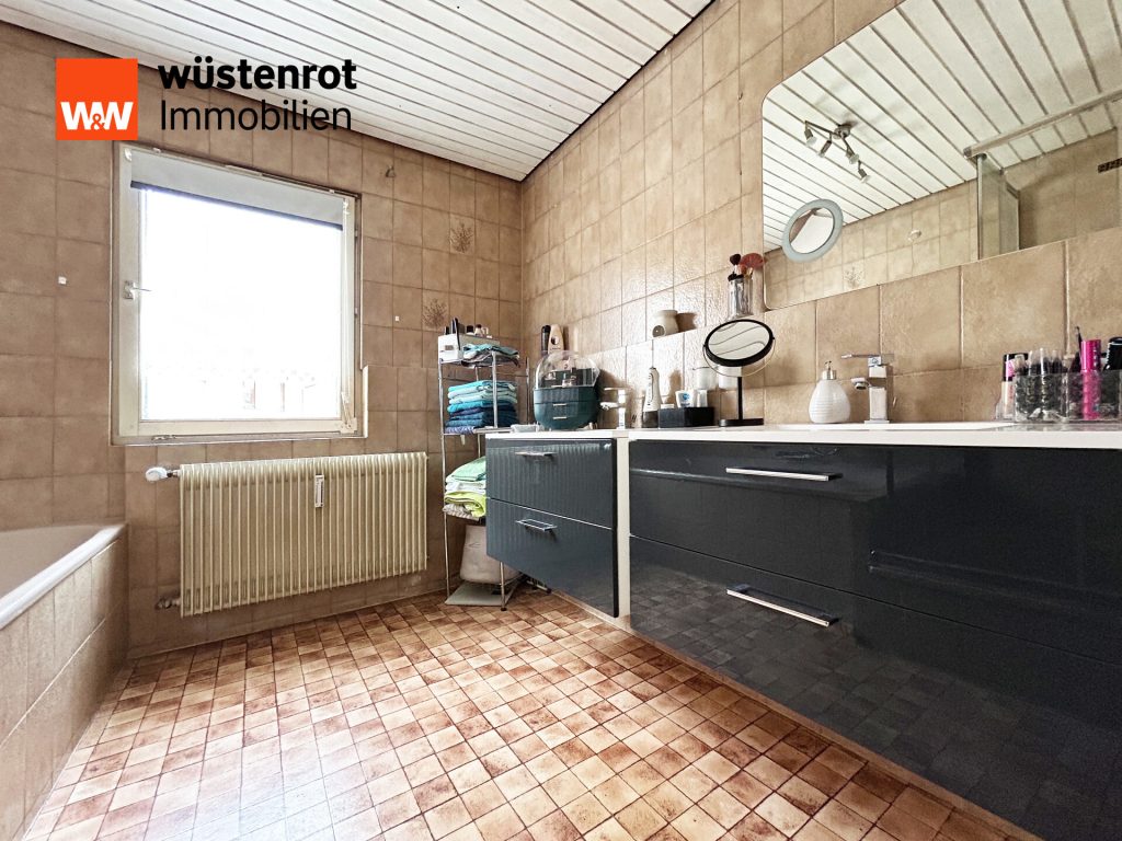 Immobilienangebot - Villingen-Schwenningen in Schwenningen - Alle - Miete war gestern - jetzt ins Eigenheim.
4 elegante Zimmer auf 83 m². Großzügig
wohnen auf 2 Ebenen.