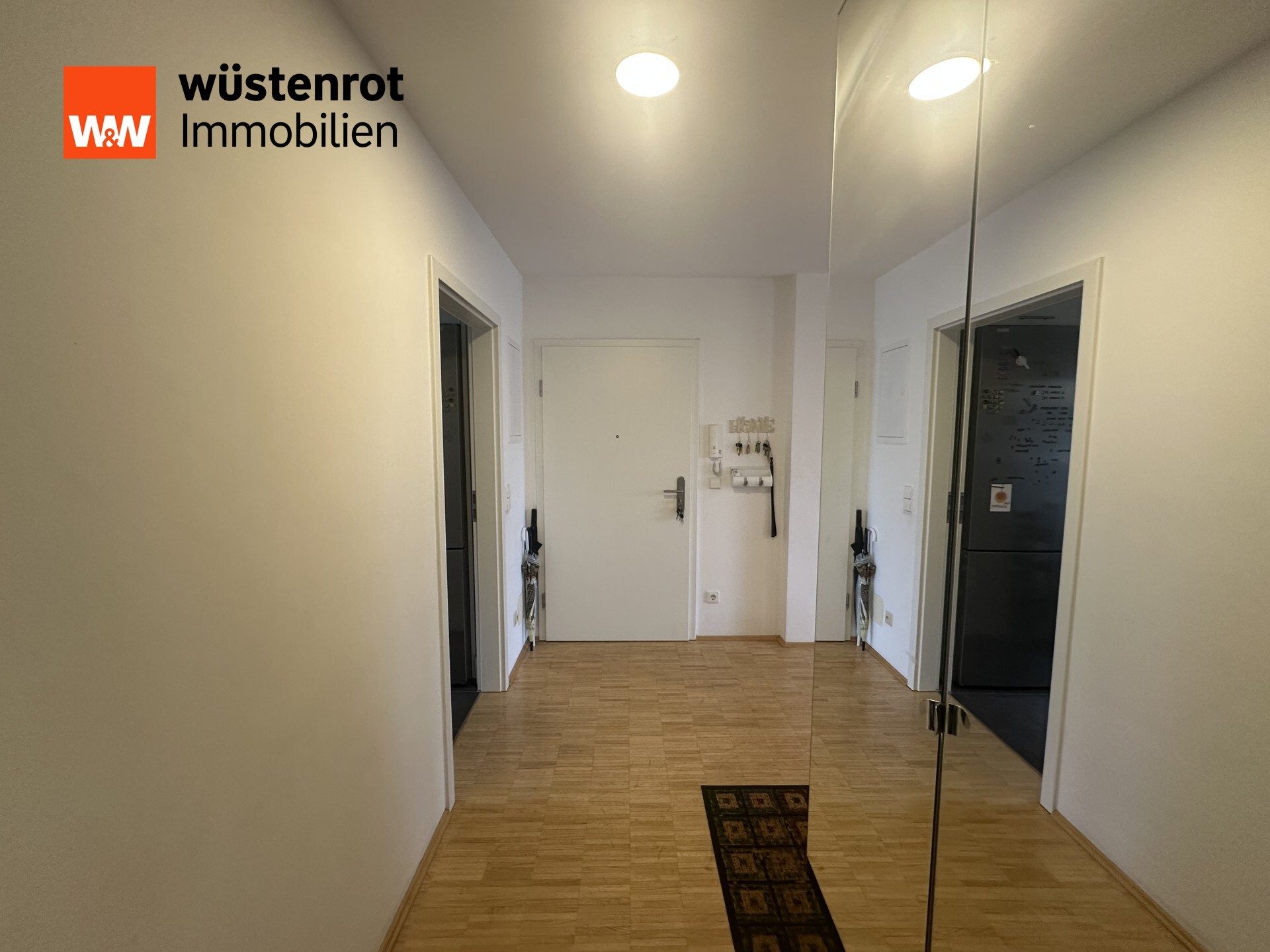 Immobilienangebot - Stuttgart / Bad Cannstatt - Alle - Exklusive 5-Zimmer-Wohnung mit Balkon, 2 Bädern, Lift und zentraler Lage nähe Kurpark, Bj. 2012