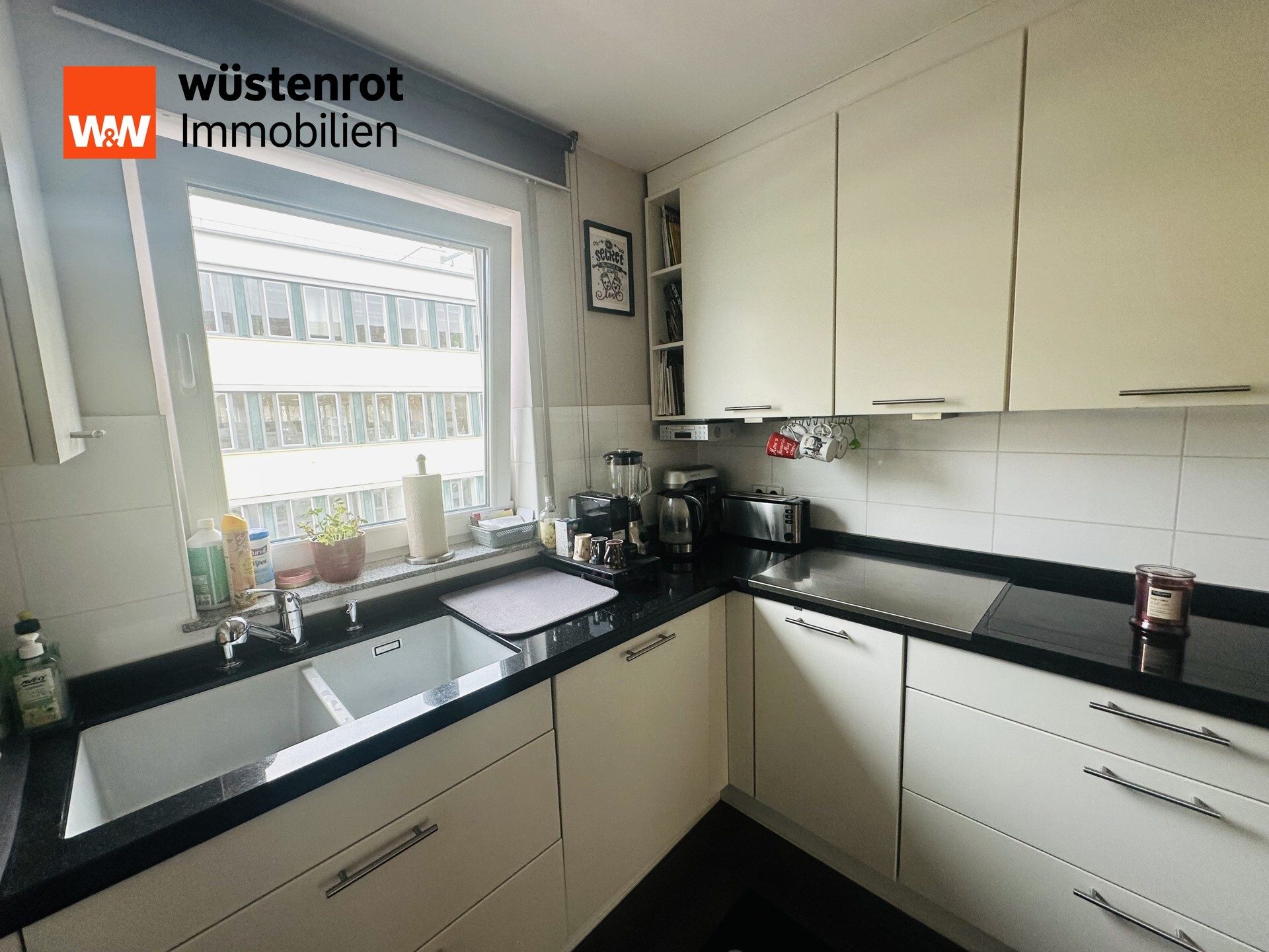 Immobilienangebot - Stuttgart / Bad Cannstatt - Alle - Exklusive 5-Zimmer-Wohnung mit Balkon, 2 Bädern, Lift und zentraler Lage nähe Kurpark, Bj. 2012