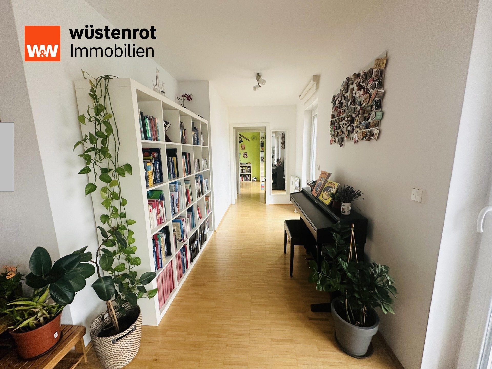 Immobilienangebot - Stuttgart / Bad Cannstatt - Alle - Exklusive 5-Zimmer-Wohnung mit Balkon, 2 Bädern, Lift und zentraler Lage nähe Kurpark, Bj. 2012