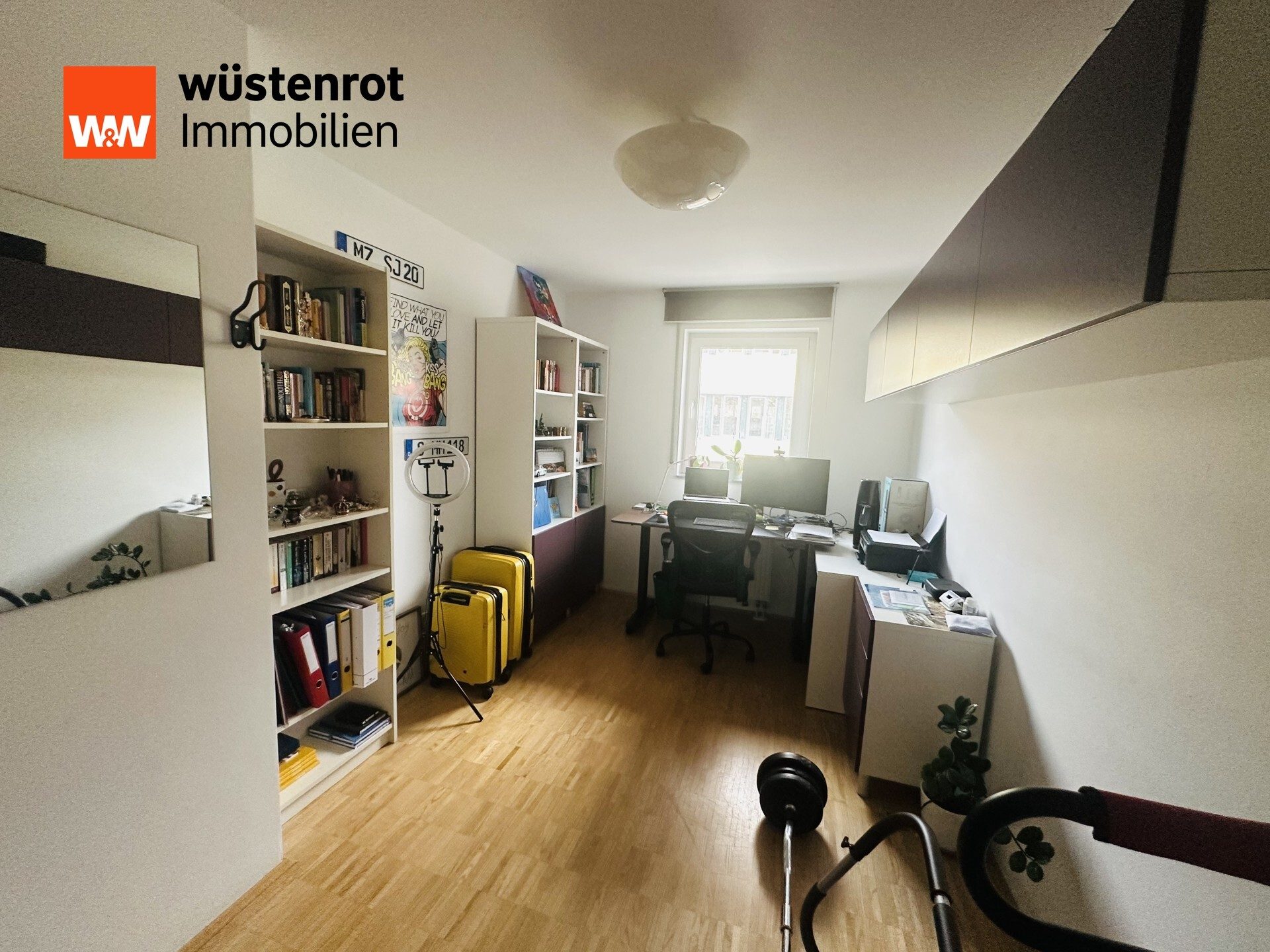 Immobilienangebot - Stuttgart / Bad Cannstatt - Alle - Exklusive 5-Zimmer-Wohnung mit Balkon, 2 Bädern, Lift und zentraler Lage nähe Kurpark, Bj. 2012