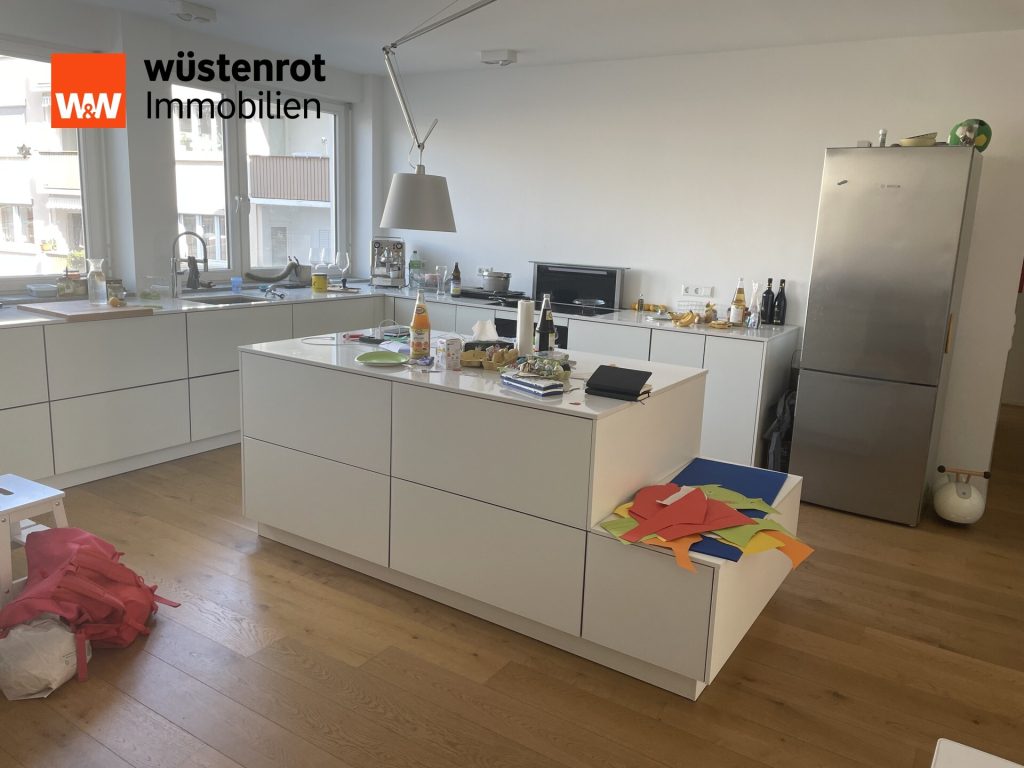 Immobilienangebot - Stuttgart Stuttgart-West - Alle - Exklusives City-Leben in S-West: Elegante 160 m² Wohnung mit Balkon, Aufzug und Tiefgarage, Bj.2015