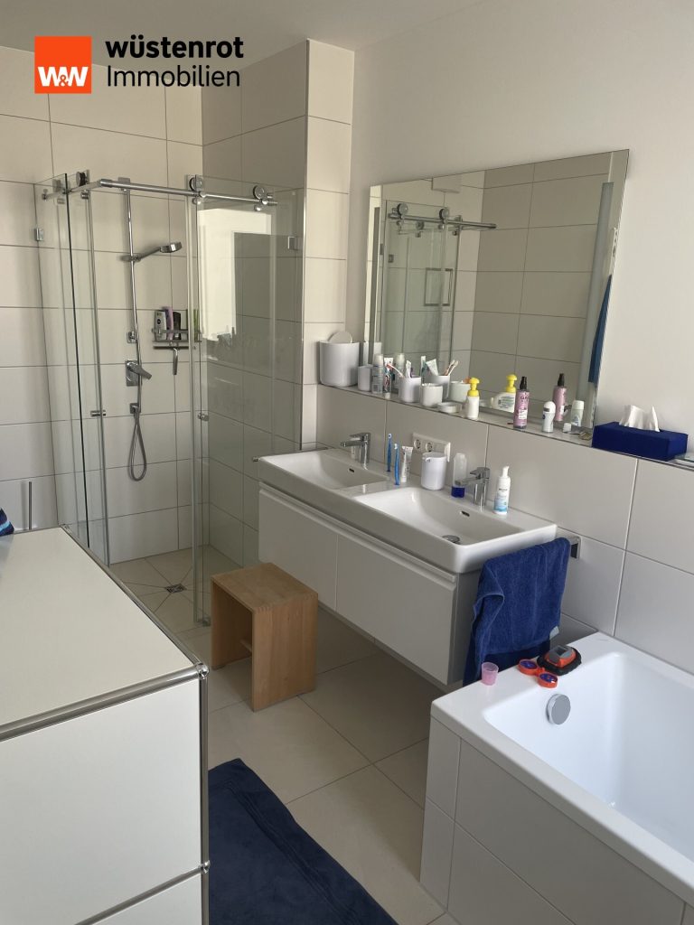 Immobilienangebot - Stuttgart Stuttgart-West - Alle - Exklusives City-Leben in S-West: Elegante 160 m² Wohnung mit Balkon, Aufzug und Tiefgarage, Bj.2015