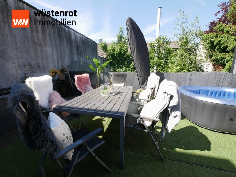 Immobilienangebot - Duisburg / Beeck - Alle - 3,5 - 4,5 Zimmer Wohnung im 1.OG - mit Dachterrasse, Wintergarten und Einbauküche!!!