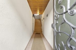 Immobilienangebot - Hürth - Alle - Immobilie mit schön angelegtem Garten und gut aufgeteilten Räumlichkeiten mit der Möglichkeit zum Mehrgenerationenwohnen.
