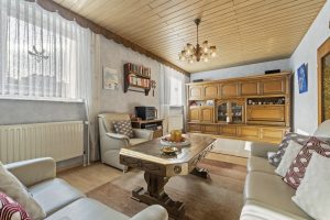 Immobilienangebot - Hürth - Alle - Immobilie mit schön angelegtem Garten und gut aufgeteilten Räumlichkeiten mit der Möglichkeit zum Mehrgenerationenwohnen.