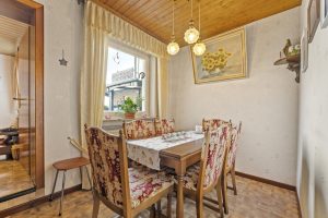 Immobilienangebot - Hürth - Alle - Immobilie mit schön angelegtem Garten und gut aufgeteilten Räumlichkeiten mit der Möglichkeit zum Mehrgenerationenwohnen.