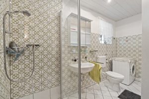 Immobilienangebot - Hürth - Alle - Immobilie mit schön angelegtem Garten und gut aufgeteilten Räumlichkeiten mit der Möglichkeit zum Mehrgenerationenwohnen.