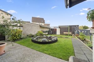 Immobilienangebot - Hürth - Alle - Immobilie mit schön angelegtem Garten und gut aufgeteilten Räumlichkeiten mit der Möglichkeit zum Mehrgenerationenwohnen.