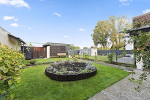 Immobilienangebot - Hürth - Alle - Immobilie mit schön angelegtem Garten und gut aufgeteilten Räumlichkeiten mit der Möglichkeit zum Mehrgenerationenwohnen.