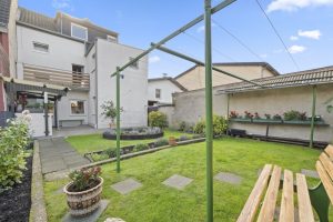 Immobilienangebot - Hürth - Alle - Immobilie mit schön angelegtem Garten und gut aufgeteilten Räumlichkeiten mit der Möglichkeit zum Mehrgenerationenwohnen.