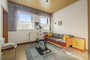 Immobilienangebot - Hürth - Alle - Immobilie mit schön angelegtem Garten und gut aufgeteilten Räumlichkeiten mit der Möglichkeit zum Mehrgenerationenwohnen.